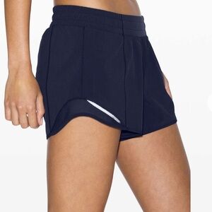 Lululemon Hotty Hot Short II *Long 4"
True Navy size 4